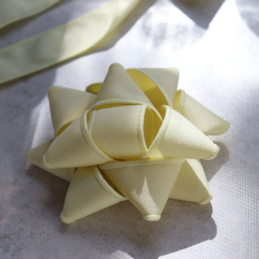 Chou à cadeau en tissu - Classique - Jaune beurre