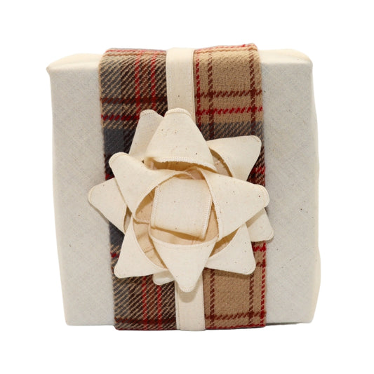 Reusable gift wrapping Vice-Versaᴷᴵᵀ - Red, beige, and gray tartan wool band on a cream Furoshiki and a cream gift bow