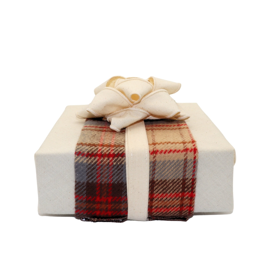 Reusable gift wrapping Vice-Versaᴷᴵᵀ - Red, beige, and gray tartan wool headband on a cream Furoshiki and a cream cabbage