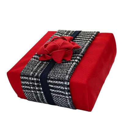 Reusable gift wrapping Vice-Versaᴷᴵᵀ - Black, silver, and white checkered headband on a red Furoshiki and a red cabbage