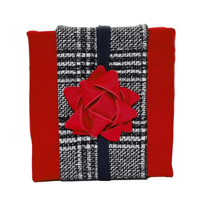 Reusable gift wrapping Vice-Versaᴷᴵᵀ - Black, silver, and white checkered headband on a red Furoshiki and a red cabbage