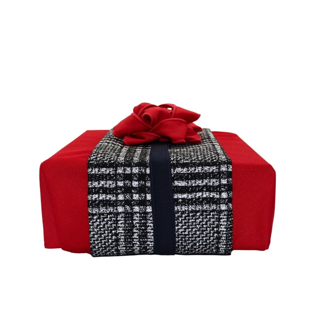 Reusable gift wrapping Vice-Versaᴷᴵᵀ - Black, silver, and white checkered headband on a red Furoshiki and a red cabbage