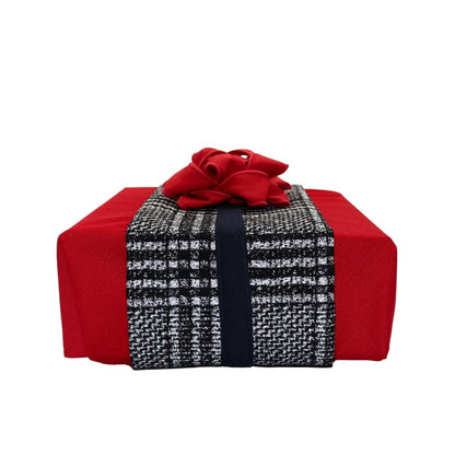 Reusable gift wrapping Vice-Versaᴷᴵᵀ - Black, silver, and white checkered headband on a red Furoshiki and a red cabbage
