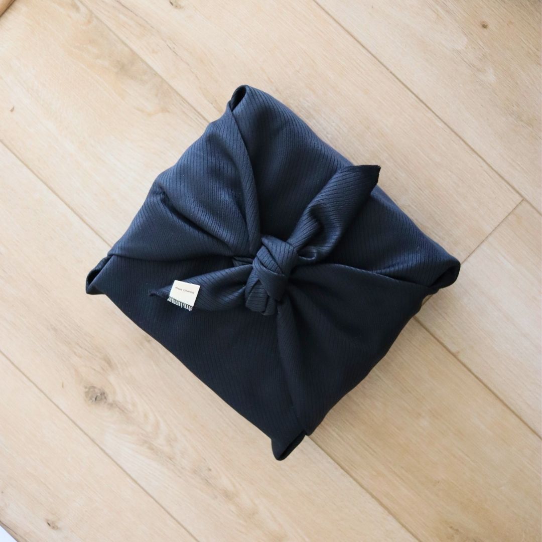 Emballage cadeau réutilisable Furoshiki - Noir lignes satinées
