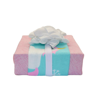 Emballage cadeau réutilisable Vice-Versaᴷᴵᵀ - Bandeau bleu avec motifs licorne sur un Furoshiki rose pâle et un chou blanc