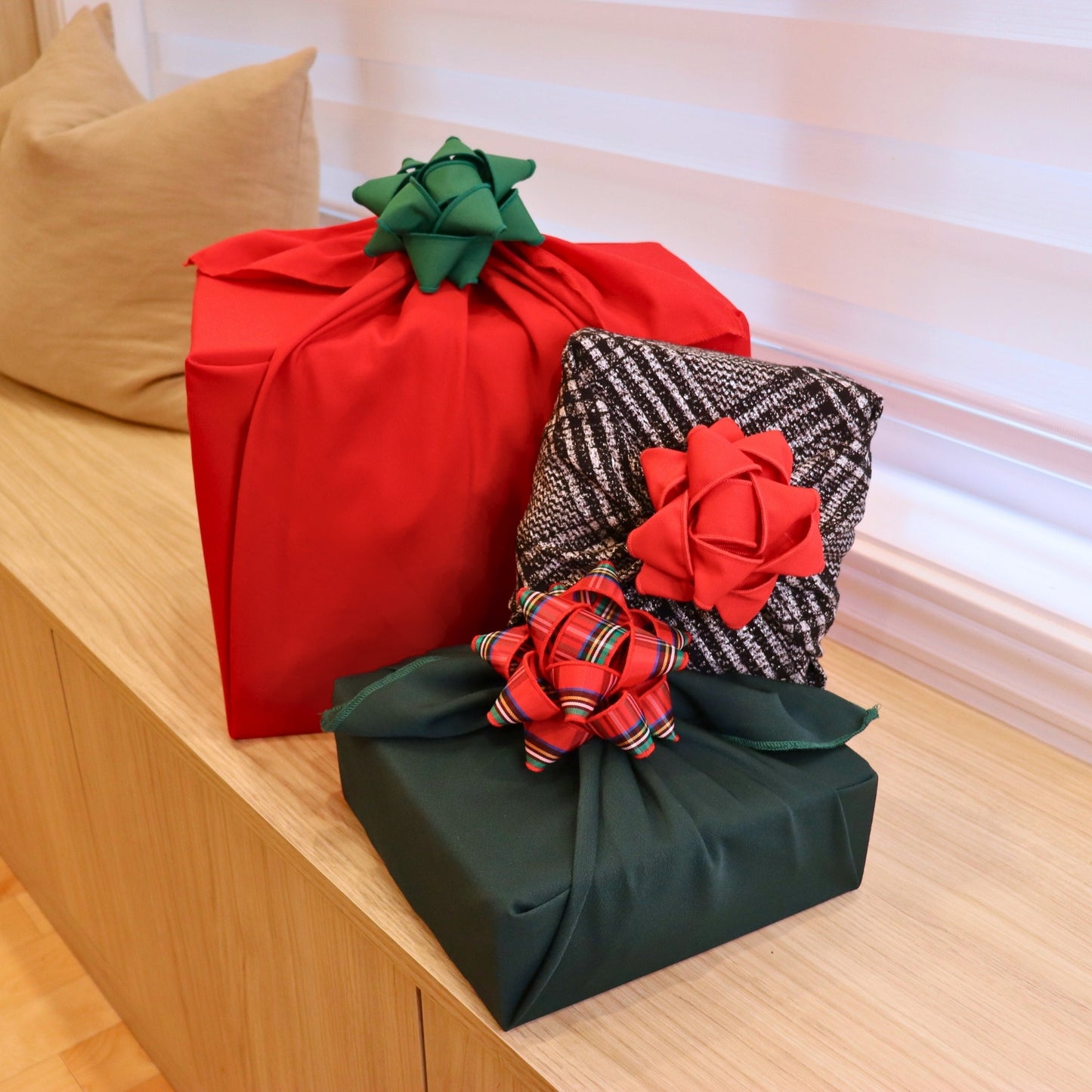 Set of 3 fabric gift bows - Traditional Christmas