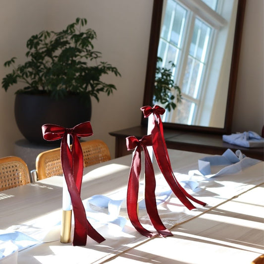 Boucle longue large avec pince - Satin bourgogne avec lignes embossées